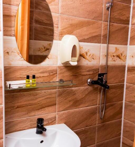 اتاق استاندارد, Tahar