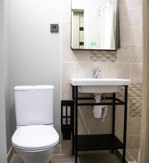 اتاق لوکس یک تخته, Tahar