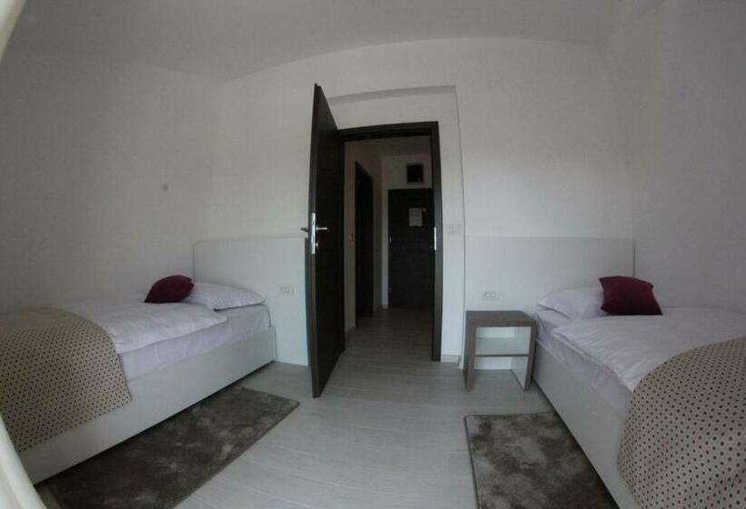 패밀리 룸, Villa Badi