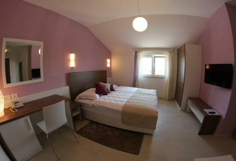 패밀리 룸, Villa Badi