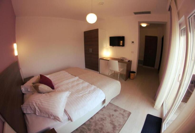 발코니 수피리어 룸, Villa Badi