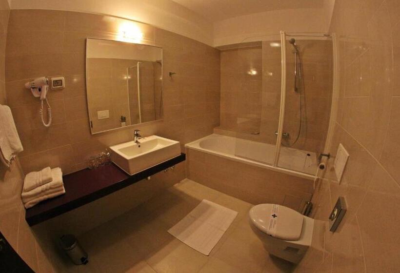 발코니가 있는 2 베드룸 아파트, Villa Badi