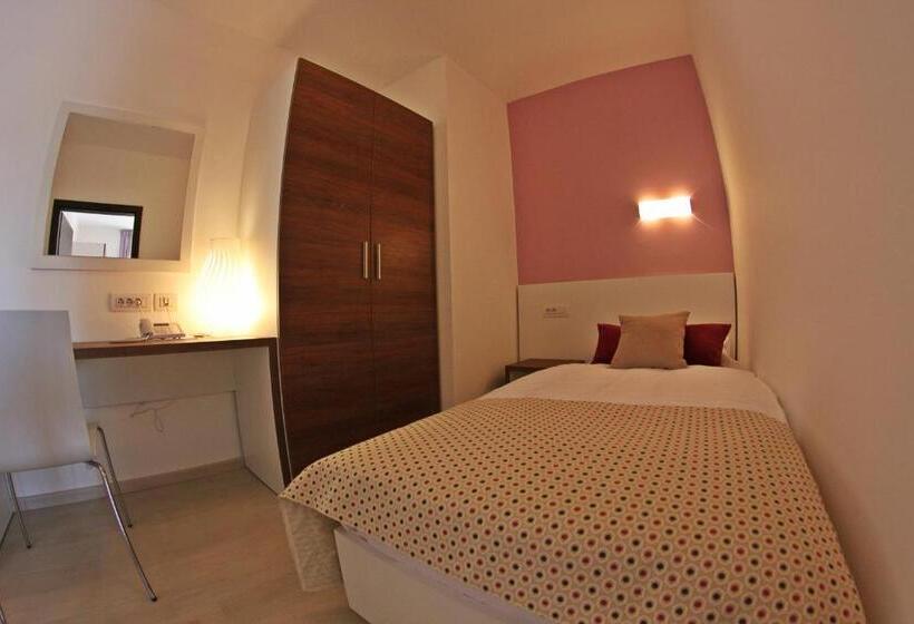 발코니가 있는 2 베드룸 아파트, Villa Badi