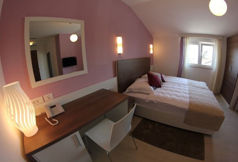 패밀리 룸, Villa Badi