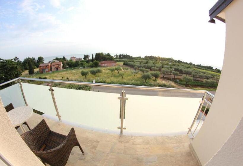 اتاق سوپریور با بالکن, Villa Badi