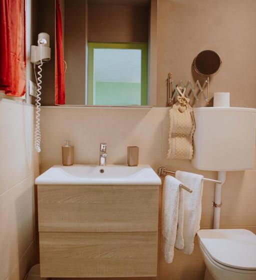 1 Bedroom Apartment Lake View, Villa Schindler