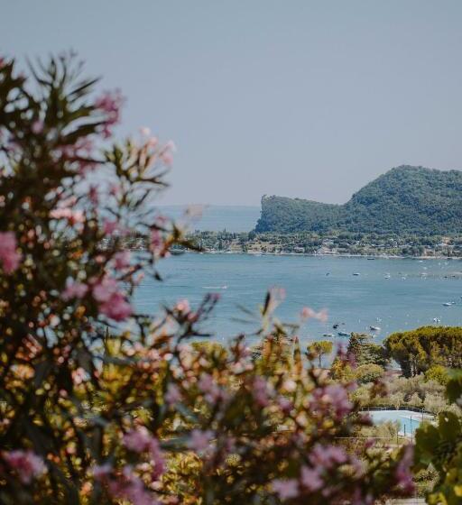 Standard studio with lake view, Villa Schindler