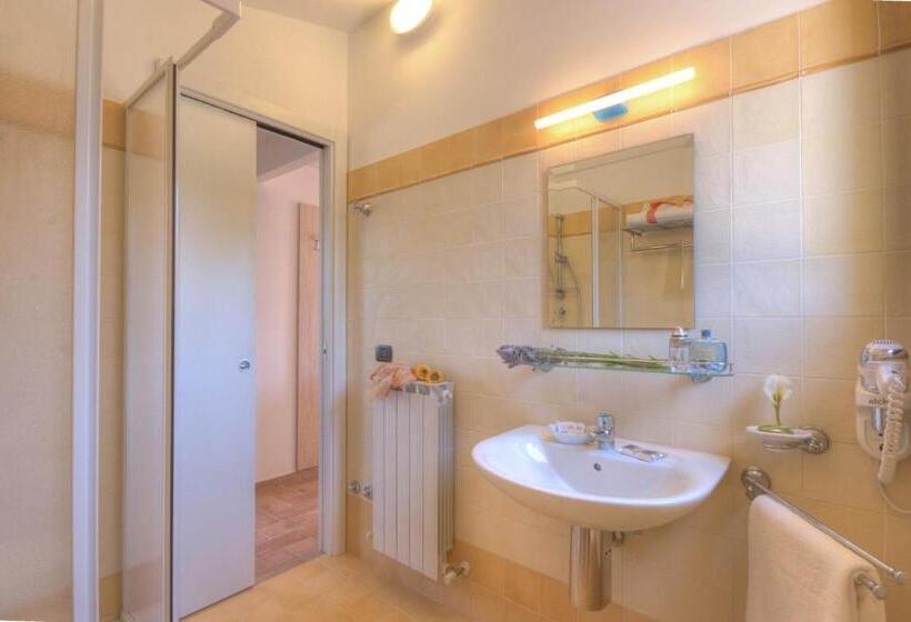 اتاق استاندارد چهار تخته, Le Fiabe Hotel Resort