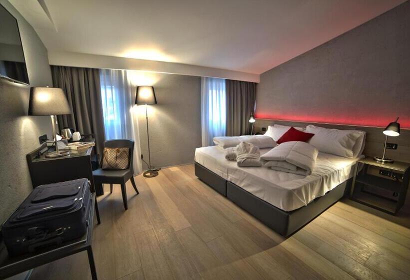 اتاق لوکس با بالکن, Locanda Al Vescovo