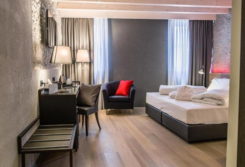 اتاق لوکس با بالکن, Locanda Al Vescovo