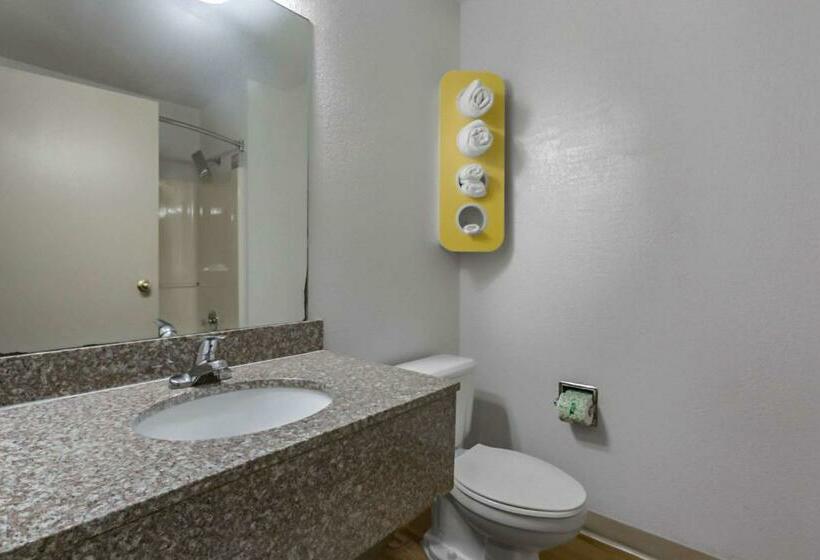 디럭스 룸, Motel 6 Augusta, Ks