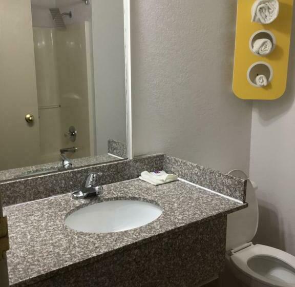 Номер Deluxe, Motel 6 Augusta, Ks