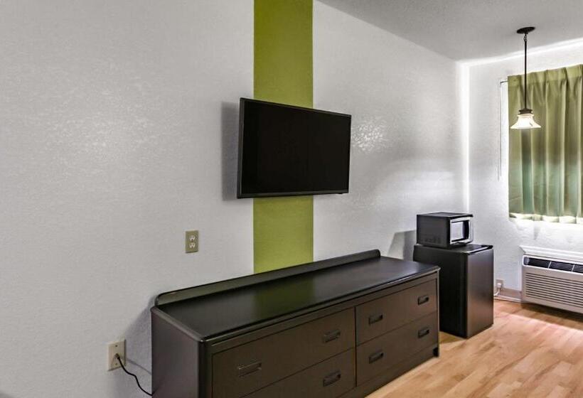 스탠다드 룸 킹사이즈 침대, Motel 6 Augusta, Ks