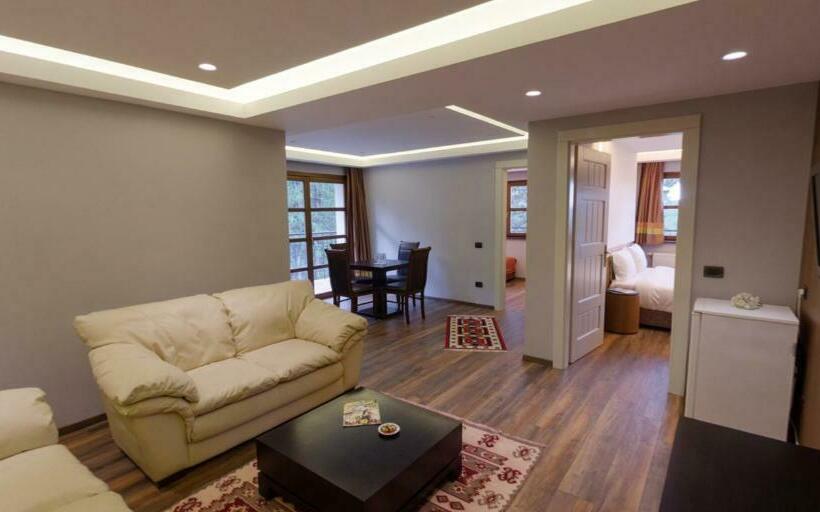 سوئیت 2 خوابه, Llogora Tourist Village