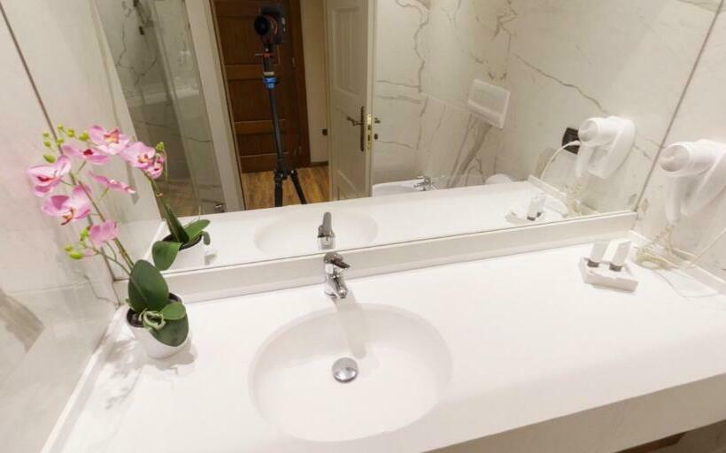 سوئیت 2 خوابه, Llogora Tourist Village