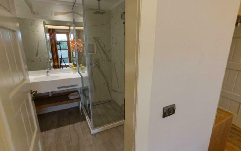 سوئیت 2 خوابه, Llogora Tourist Village