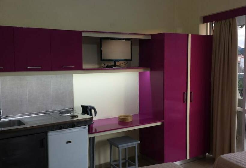 シングルデラックスルーム, Takis