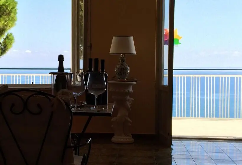 سوییت جونیور با چشمانداز دریا, Blue Island Villa Caterina