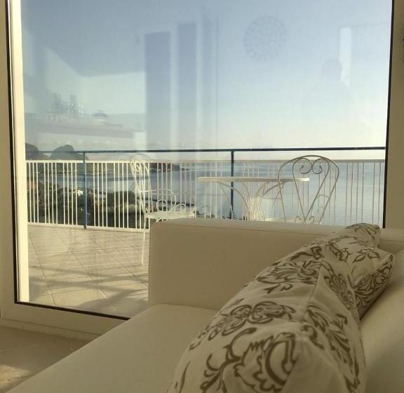 سوییت جونیور با چشم‌انداز دریا, Blue Island Villa Caterina