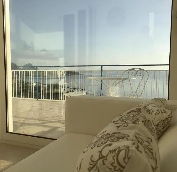 سوییت جونیور با چشمانداز دریا, Blue Island Villa Caterina