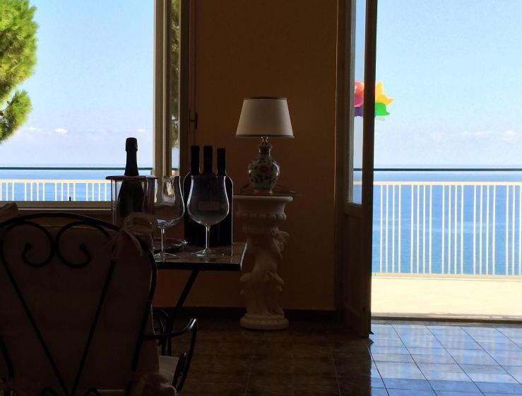 סוויטת ג'וניור נוף לים, Blue Island Villa Caterina