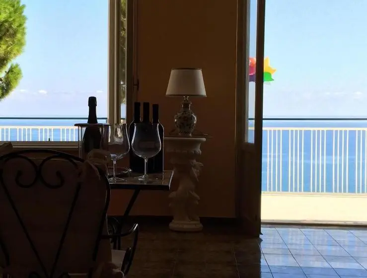 سوییت جونیور با چشمانداز دریا, Blue Island Villa Caterina