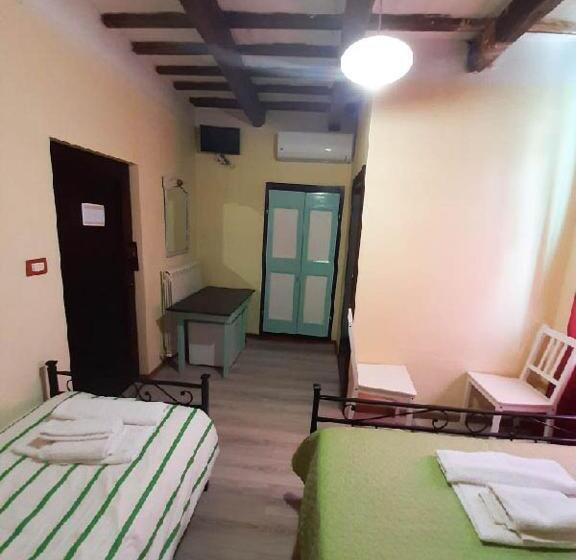 غرفة قياسية ثلاثية, Casale Valentini