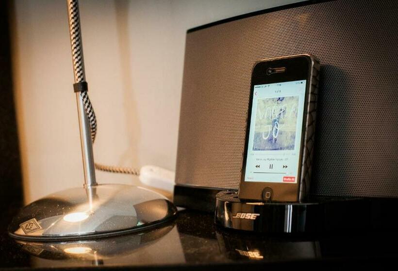 豪华房间, Hand & Flower