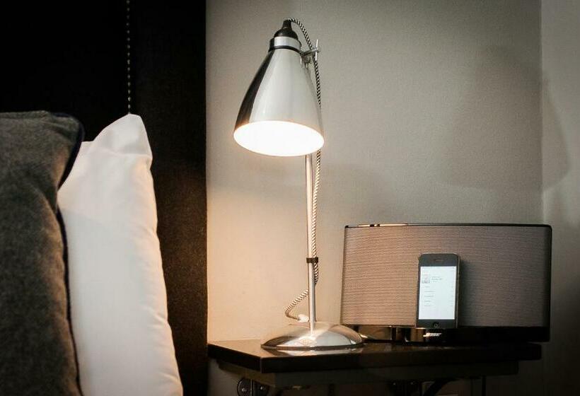 豪华房间, Hand & Flower