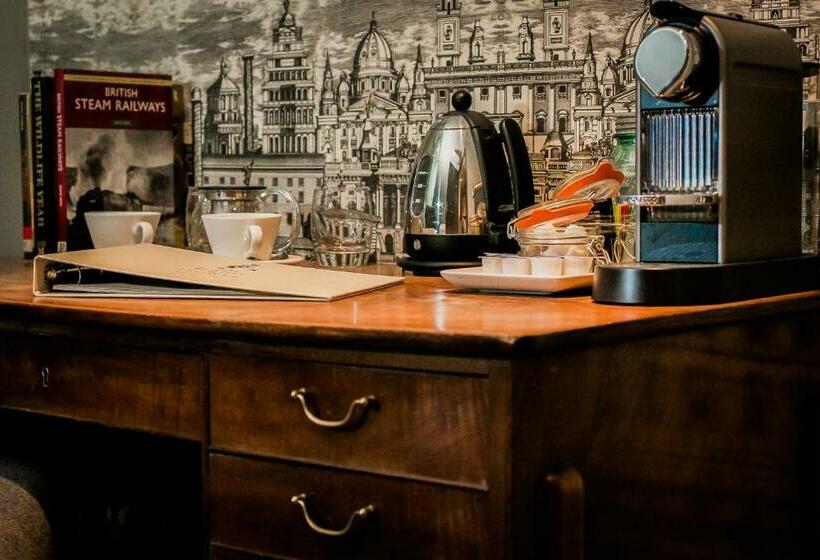 豪华房间, Hand & Flower