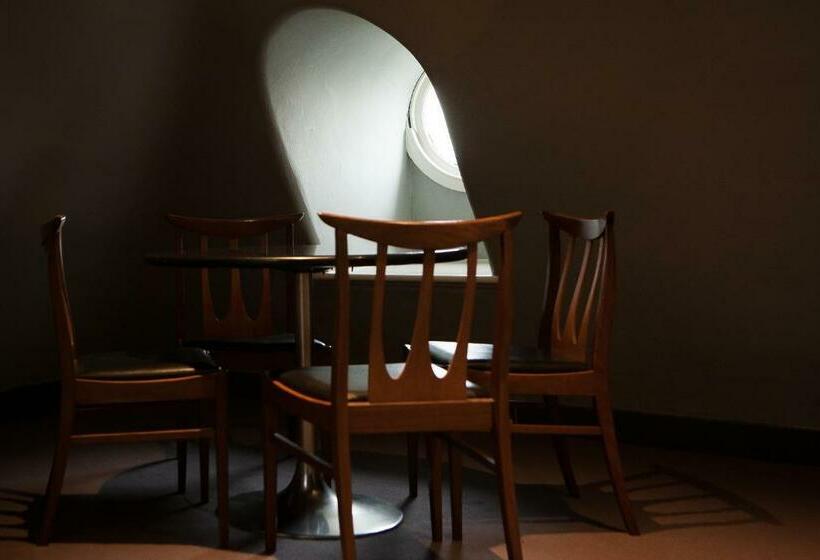 豪华套房, Hand & Flower