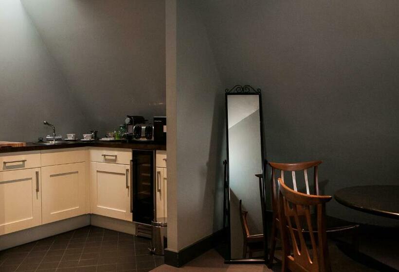 豪华套房, Hand & Flower