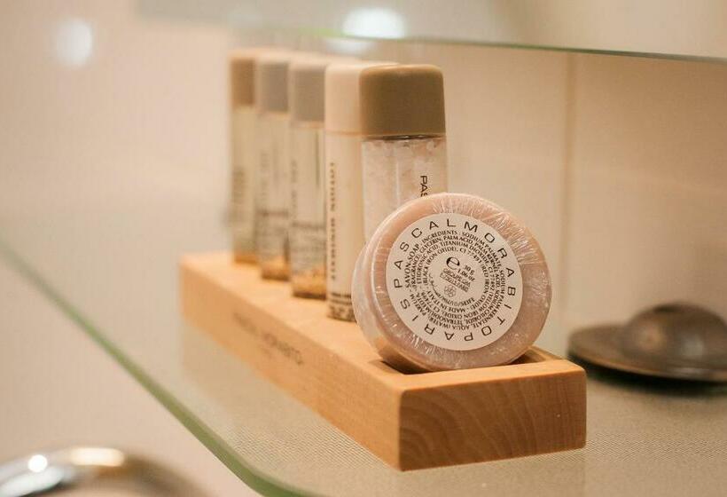 豪华套房, Hand & Flower