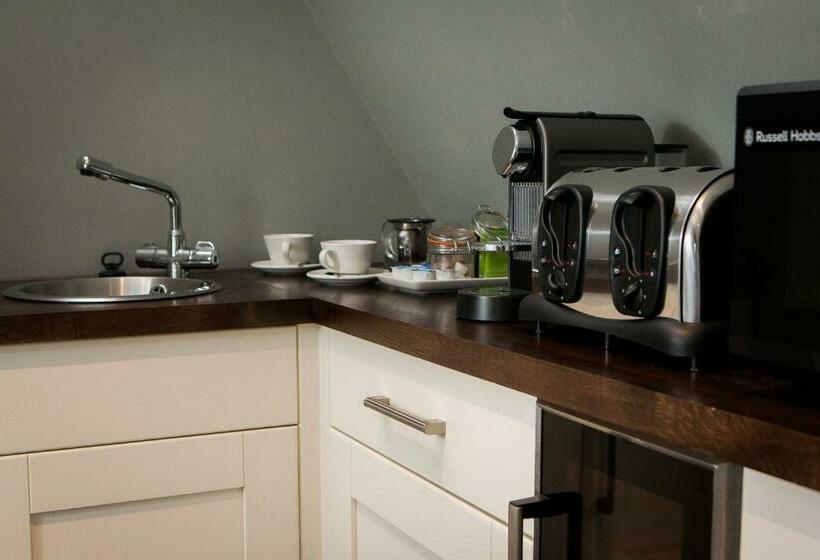 豪华套房, Hand & Flower