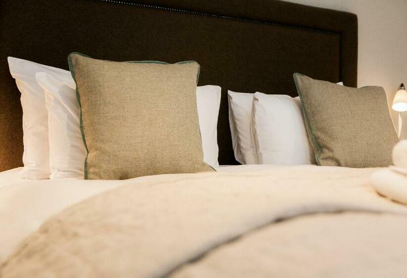 豪华家庭房间, Hand & Flower