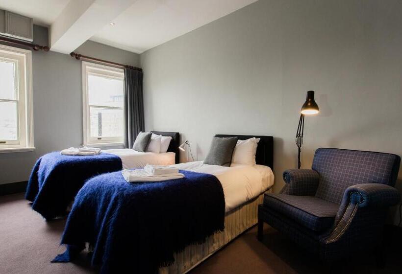 豪华房间, Hand & Flower