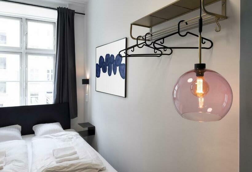 اتاق استاندارد با سرویس بهداشتی مشترک, Where To Sleep