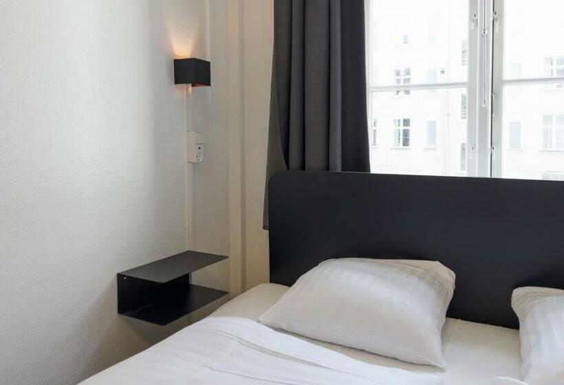 Номер Стандарт Совместная Ванная, Where To Sleep