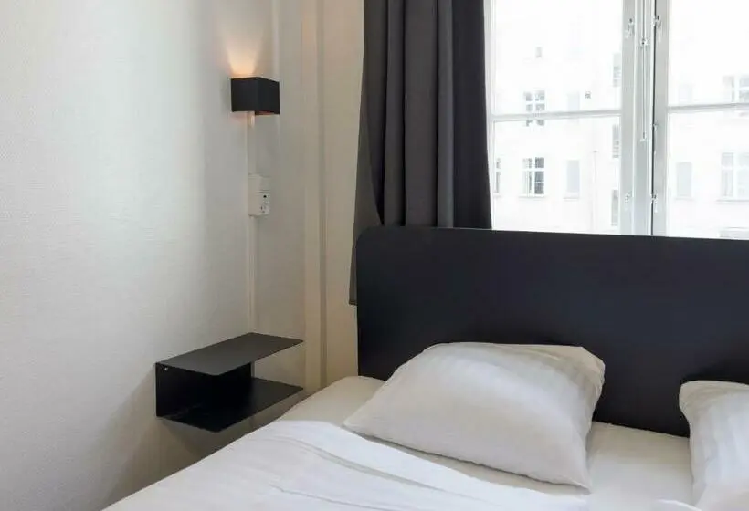 اتاق استاندارد با سرویس بهداشتی مشترک, Where To Sleep