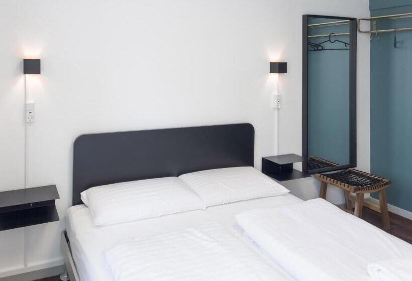 バス共有のスタンダードルーム, Where To Sleep