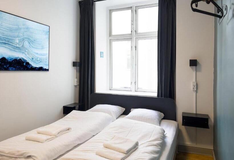 اتاق استاندارد با سرویس بهداشتی مشترک, Where To Sleep