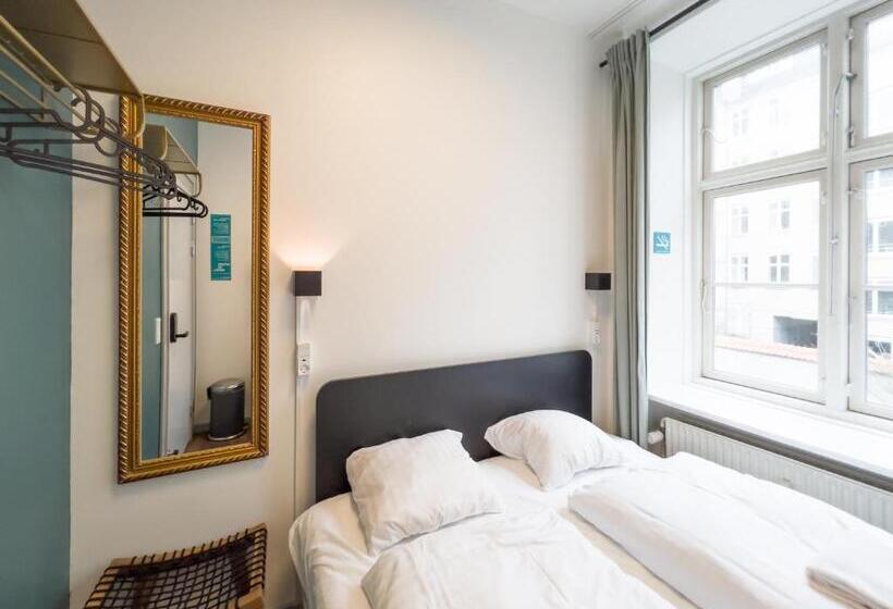 Номер Стандарт Совместная Ванная, Where To Sleep