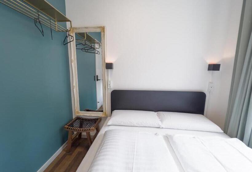 اتاق استاندارد با سرویس بهداشتی مشترک, Where To Sleep