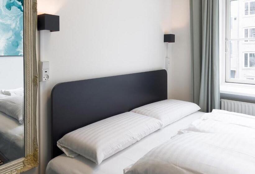 バス共有のスタンダードルーム, Where To Sleep
