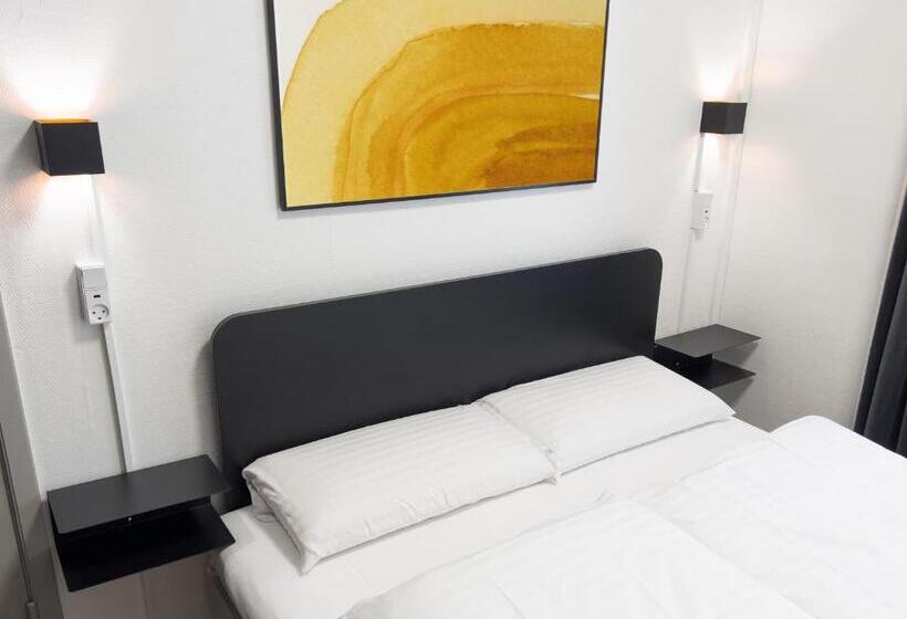 Номер Стандарт Совместная Ванная, Where To Sleep