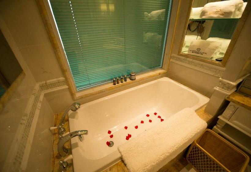 اتاق لوکس, Huachen International