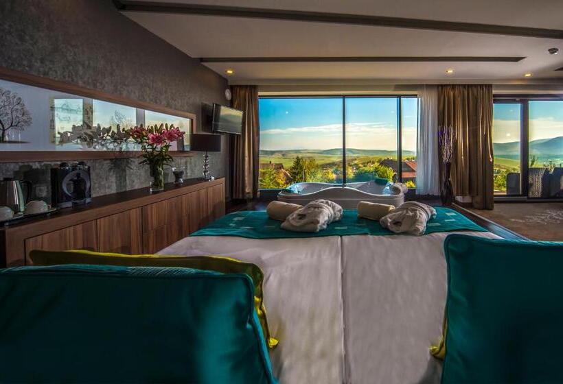 Люкс с гидромассажем, Castellum Hotel Hollókő