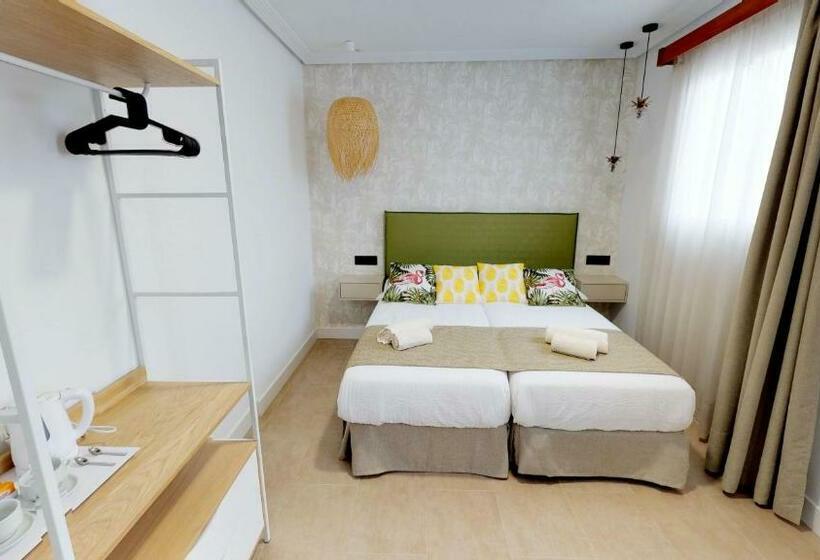 Номер Стандарт Трехместный, Hostal Boutique La Española By Bossh Hotels