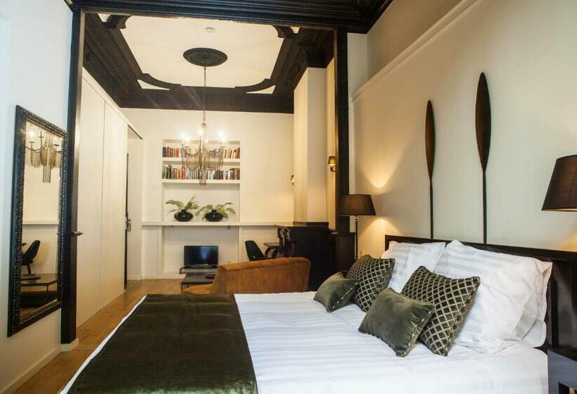 سوییت لوکس, B In Antwerp