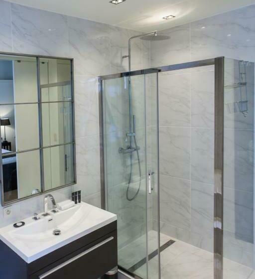 سوییت لوکس, B In Antwerp